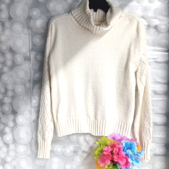MADISON+HUDSON CREAM TURTLENECK LONG SLEEVE SWEATER SIZE SMALL NWT - Picture 1 of 7